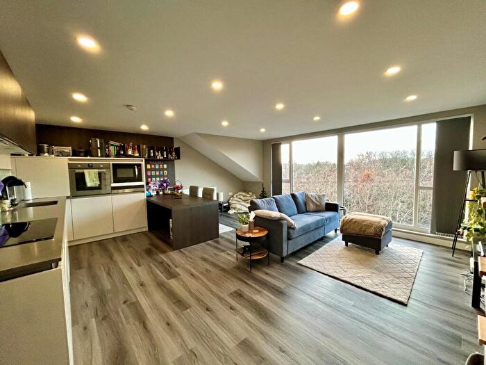 2 Bedroom Apartment To Rent In Spen Lane, Leeds, LS16