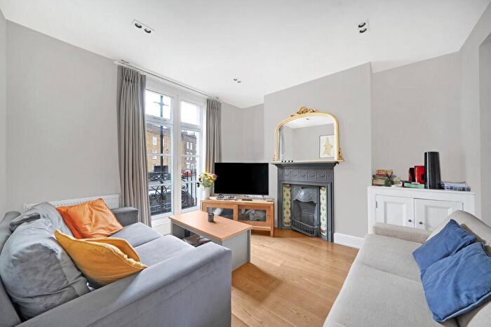 3 Bedroom Terraced House To Rent In Walcot Square, Kennington, SE11