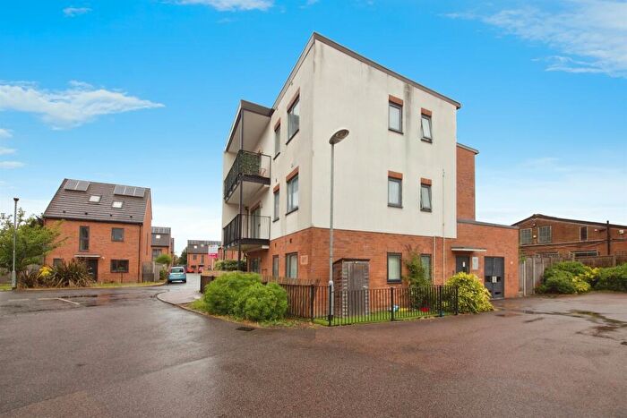 2 Bedroom Apartment For Sale In Harle Way, Rainham, RM13
