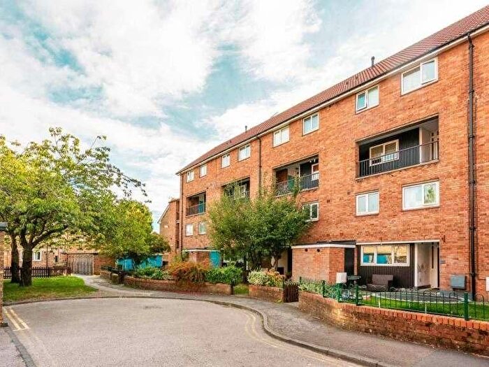 2 Bedroom Flat For Sale In Del Pyke, York, North Yorkshire, YO31