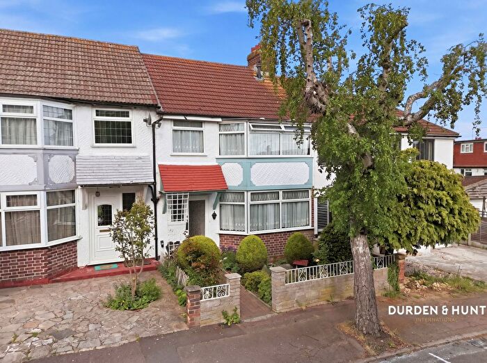 3 Bedroom Terraced House For Sale In Highland Avenue, Loughton, IG10