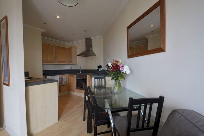 2 Bedroom Flat To Rent In Victoria Road, London, W3