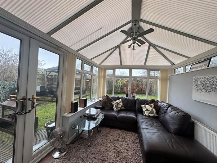4 Bedroom Detached House For Sale In Valemount, Hadfield, Glossop, SK13