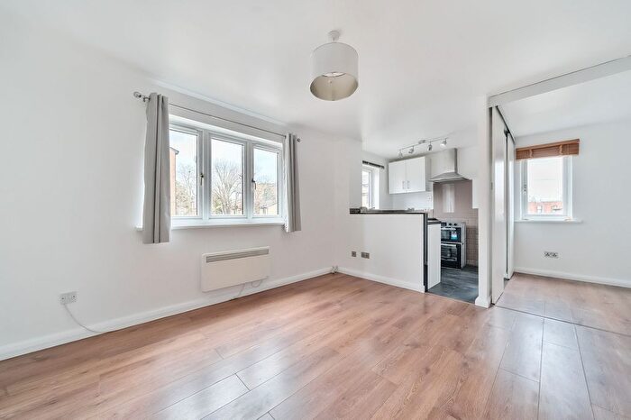 1 Bedroom Flat To Rent In Glenville Grove, London, SE8
