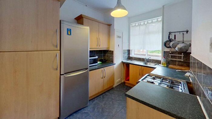 1 Bedroom Flat To Rent In Loddiges Road, Hackney, London, E9