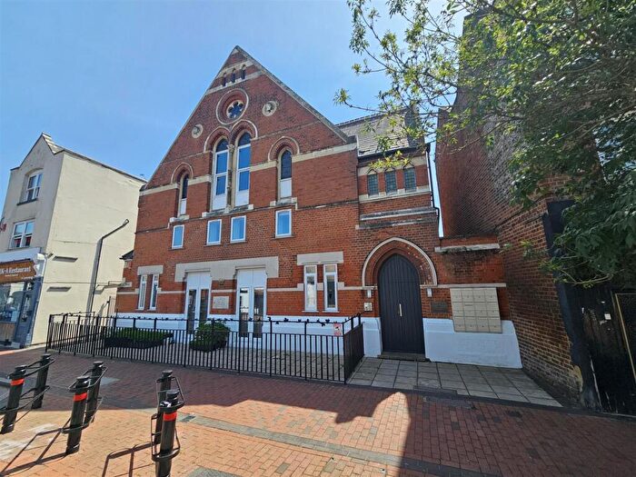 2 Bedroom Apartment To Rent In Guildford Street, Chertsey, KT16