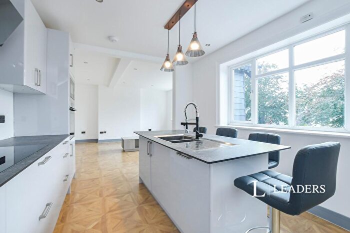 2 Bedroom Flat To Rent In Richmond Park Avenue, Bournemouth, BH8