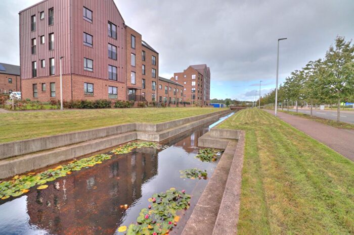 3 Bedroom Terraced House For Sale In Cuddies Walk, Glasgow, G4