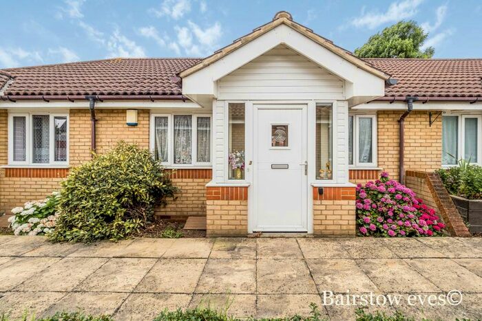 1 Bedroom Bungalow To Rent In Campden Way, Dagenham, RM8