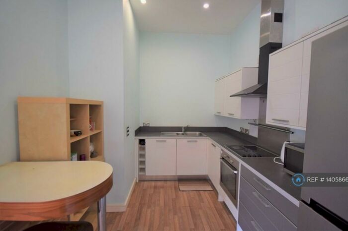 3 Bedroom Flat To Rent In Thomas Lane, Bristol, BS1