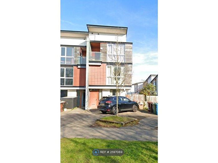 4 Bedroom End Of Terrace House To Rent In Holly Street, Manchester, M11