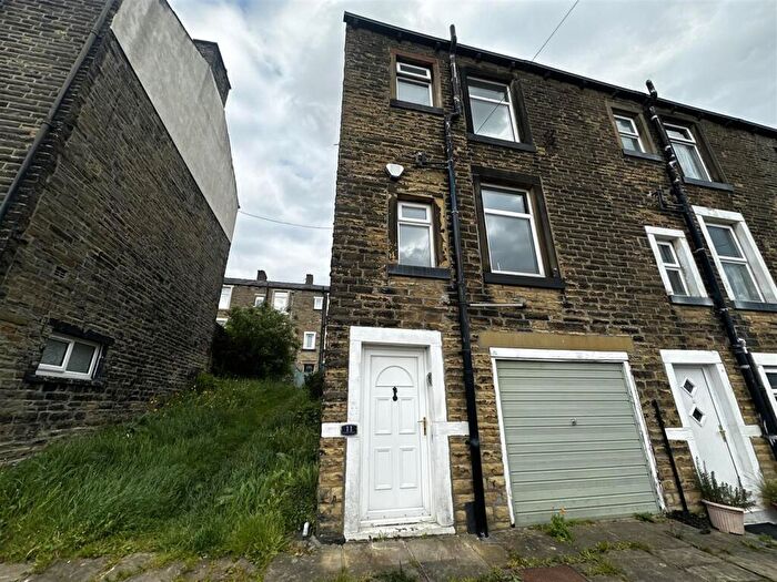 2 Bedroom End Of Terrace House To Rent In Padan Street, Halifax, HX3