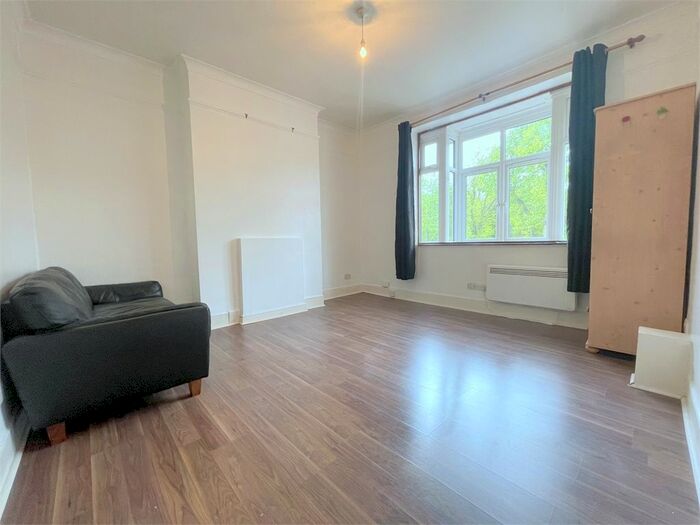 1 Bedroom Studio To Rent In Brownhill Road, Catford, London, SE6