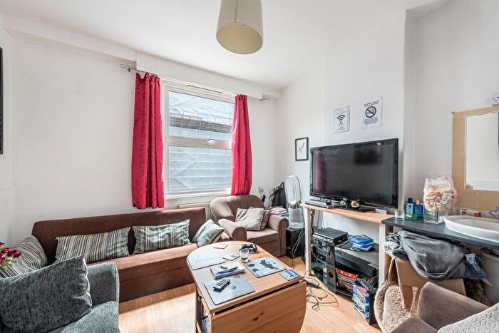 4 Bedroom Flat To Rent In King Street, Hammersmith, London, W6