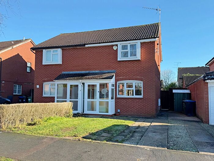 3 Bedroom Semi Detached House For Sale In Dencer Drive, Kenilworth, CV8