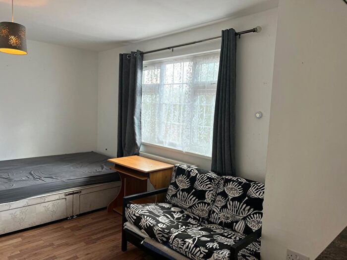 Studio To Rent In Greatfields Road, Barking, IG11