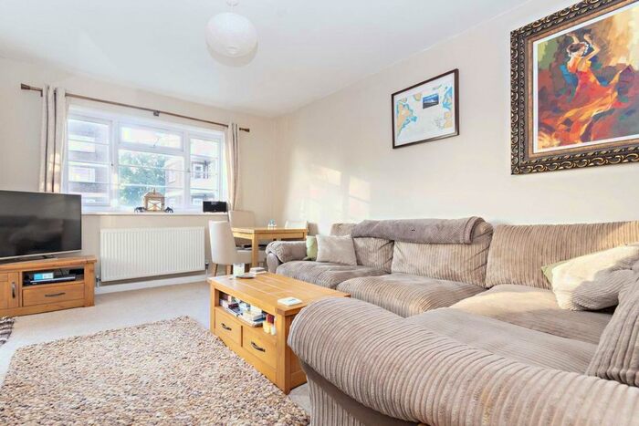 2 Bedroom Flat To Rent In Bollo Lane, London, W3
