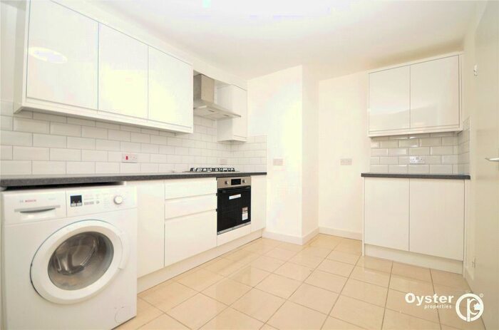 3 Bedroom Flat To Rent In Highview Gardens, London, N11