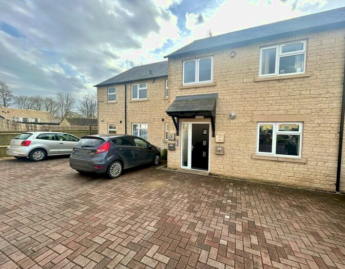 2 Bedroom Flat To Rent In Oaken Court, Cirencester, GL7