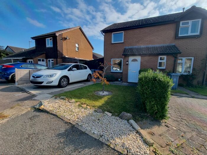 2 Bedroom Property To Rent In Bracken Close, Carterton, OX18