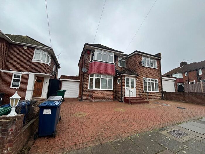 4 Bedroom Detached House To Rent In Blackwell Gardens, Edgware, HA8