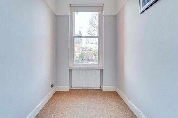 2 Bedroom Flat For Sale In Coolhurst Road, London, N8