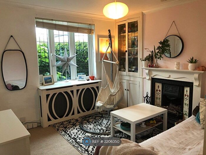 2 Bedroom Semi-Detached House To Rent In Bynes Road, South Croydon, CR2