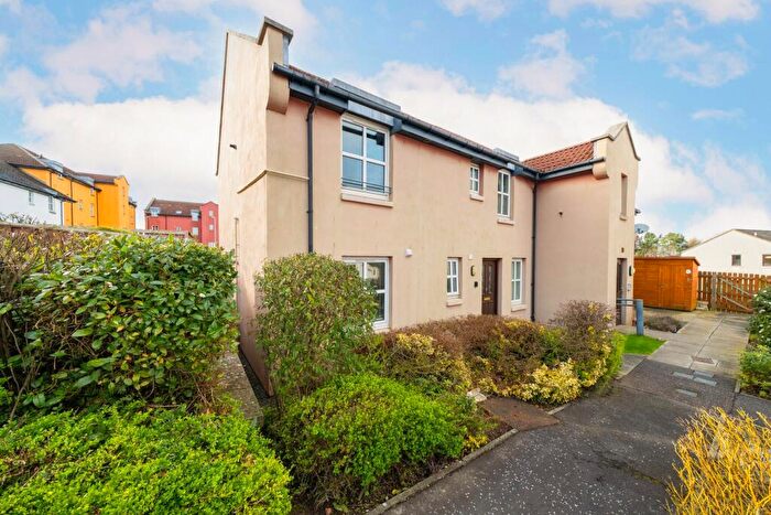 2 Bedroom Retirement Property For Sale In James Foulis Court, St Andrews, KY16