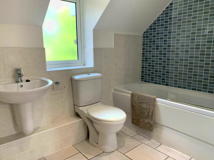 2 Bedroom Flat To Rent In Apartment Laureate House, LN1