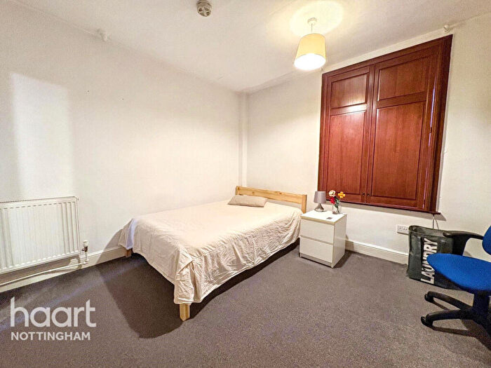 3 Bedroom Terraced House For Sale In Beeston Road, Nottingham, NG7