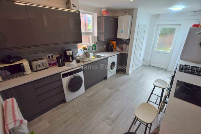 7 Bedroom End Of Terrace House To Rent In Erleigh Road, Reading, RG1