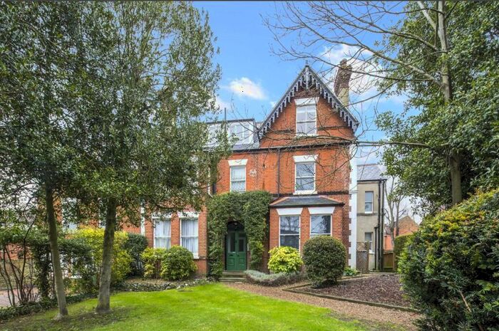 3 Bedroom Apartment To Rent In Langley Park Road, Sutton, Surrey, SM2