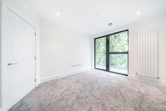 2 Bedroom Flat To Rent In Bourne Way Bromley, BR2