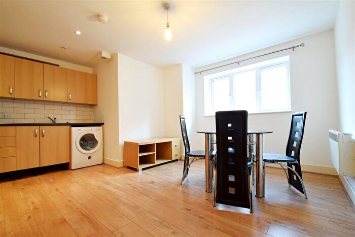 2 Bedroom Flat To Rent In Flat, Howardsgate, Welwyn Garden City, AL8