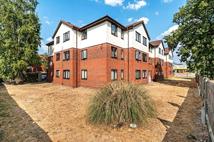 1 Bedroom Flat For Sale In Scotts Avenue, Sunbury-On-Thames, Surrey, TW16