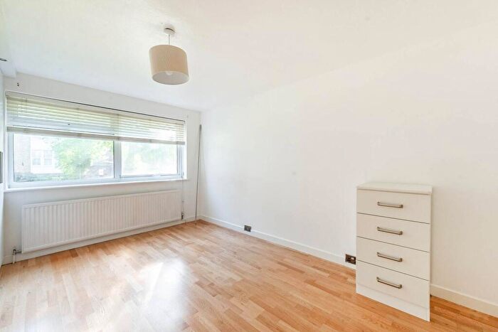 2 Bedroom Flat To Rent In Aran Drive, Stanmore, HA7