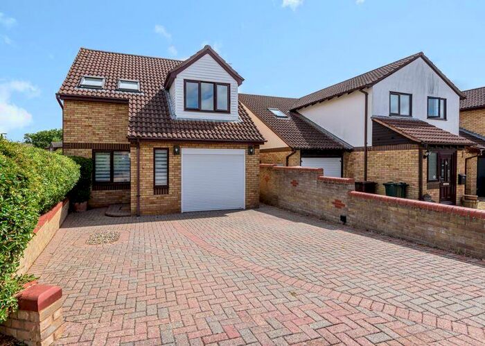 3 Bedroom Detached House To Rent In Hazel Grove, Bicester, OX26