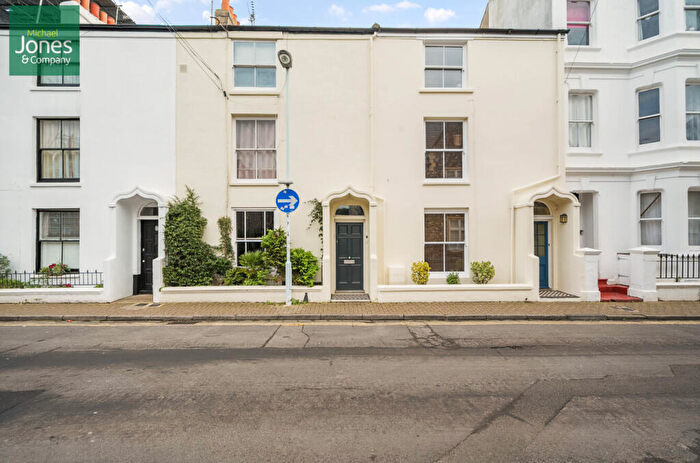 1 Bedroom Flat To Rent In Portland Road, Worthing, West Sussex, BN11