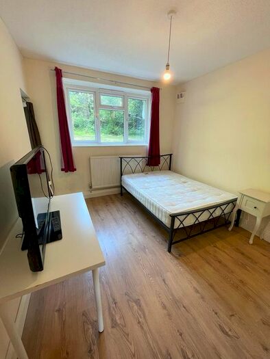 1 Bedroom Flat To Rent In Lyndale, London, NW2