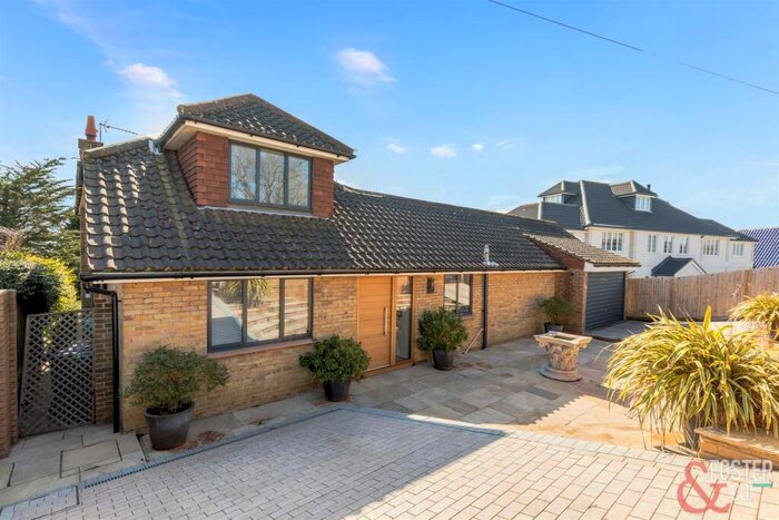 3 Bedroom Detached House To Rent In Hill Brow, Hove, BN3