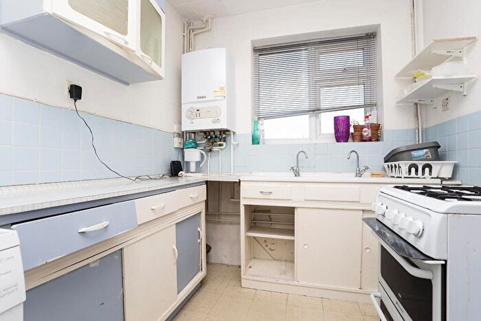 2 Bedroom Apartment To Rent In Wyndham Crescent, London, N19