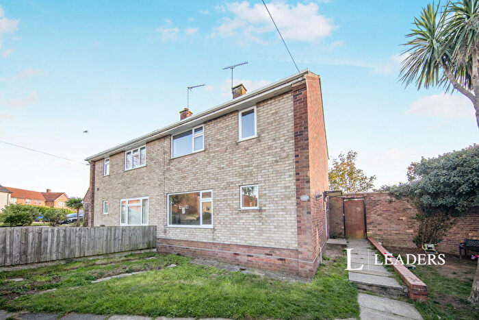 3 Bedroom Semi-Detached House To Rent In Mallard Way, IP2