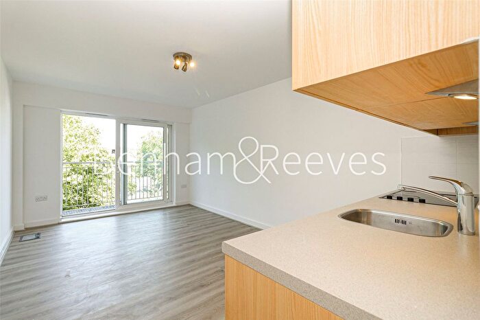 1 Bedroom Flat To Rent In Heritage Avenue, London, NW9