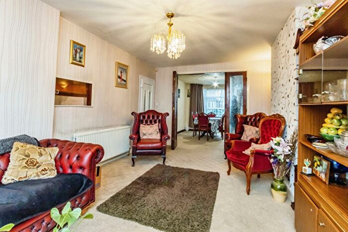 3 Bedroom Detached House For Sale In Newlyn Drive, Nottingham, NG8