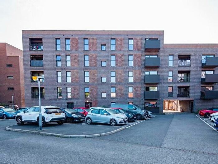 3 Bedroom Flat To Rent In Navigation Street, Manchester, M4