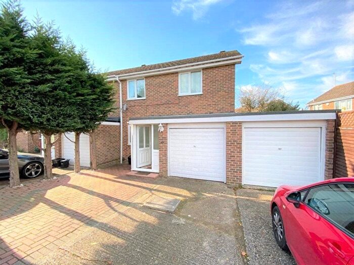 3 Bedroom Semi-Detached House To Rent In Southwold Close, Lower Earley, Reading, Berkshire, RG6