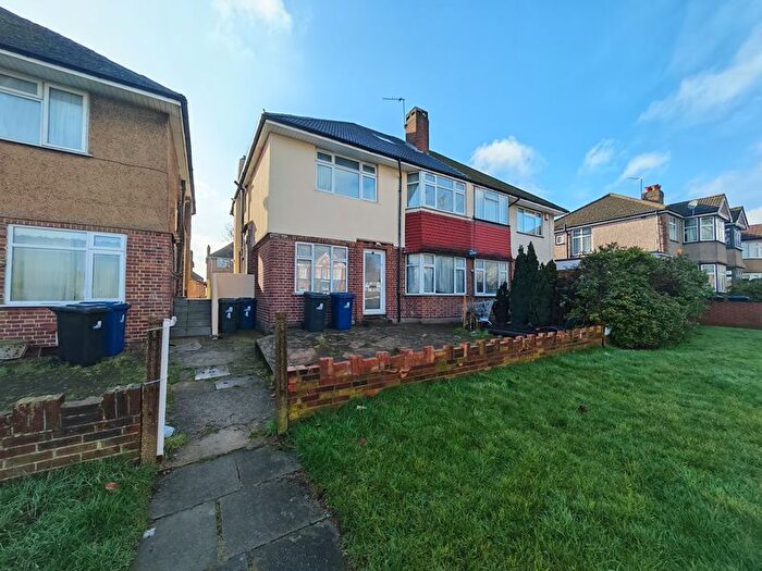 2 Bedroom Maisonette For Sale In Carlton Close, Northolt, UB5