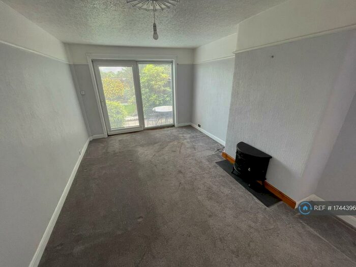 3 Bedroom Semi-Detached House To Rent In Collingwood, Manchester, M27