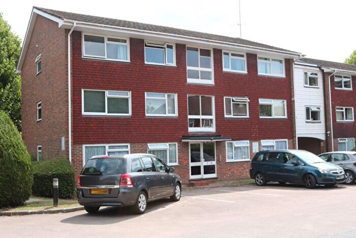 2 Bedroom Apartment For Sale In Copperfield Court, Leatherhead, KT22