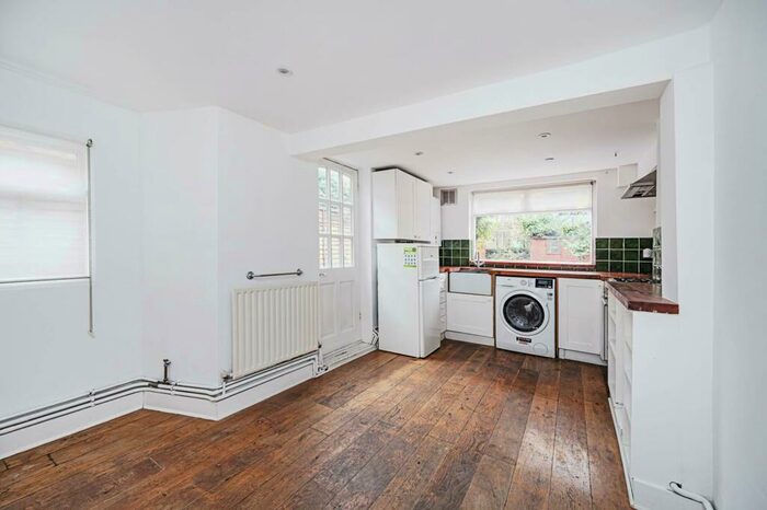 1 Bedroom Flat To Rent In Palatine Road, Stoke Newington, London, N16